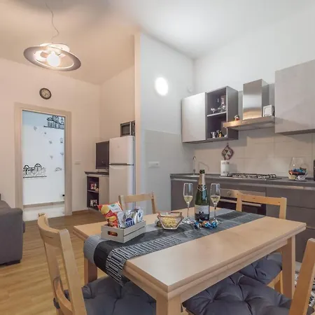 Maison Madame - Luminoso Bilocale In Zona Molinette Апартаменты Турин