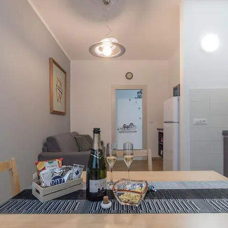 Maison Madame - Luminoso Bilocale In Zona Molinette Апартаменты Турин